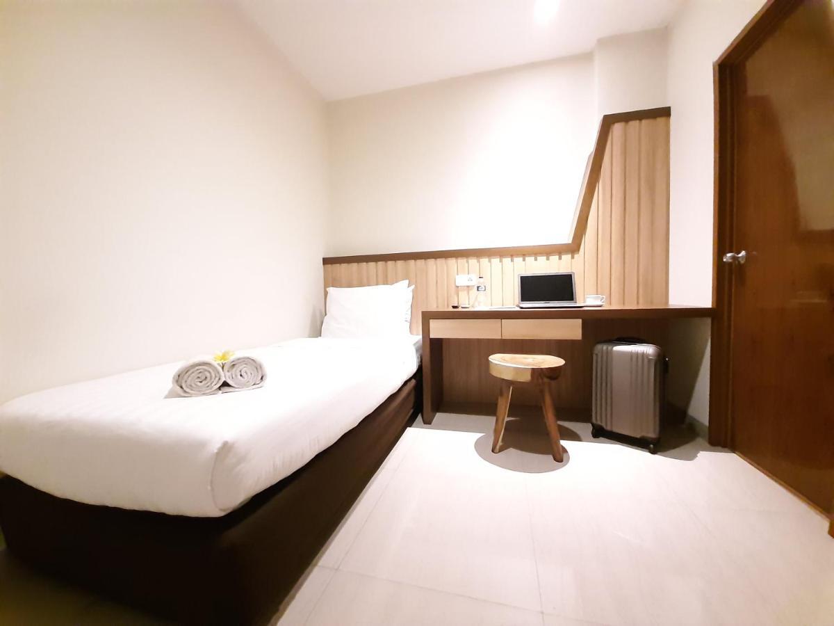 Hotel Pantes Kota Lama Semarang Exterior photo