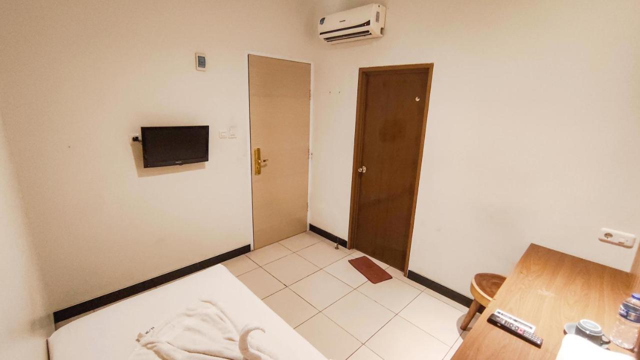 Hotel Pantes Kota Lama Semarang Exterior photo